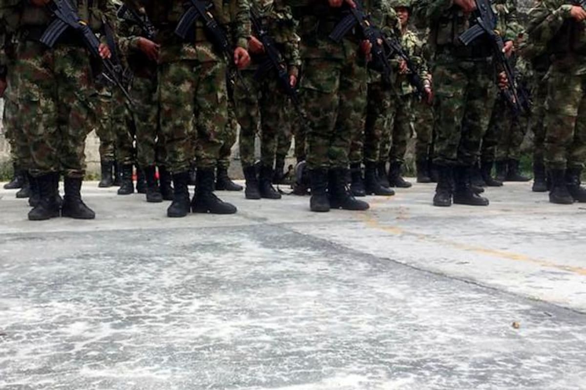 Señalan a un soldado de matar a una mujer en Cauca