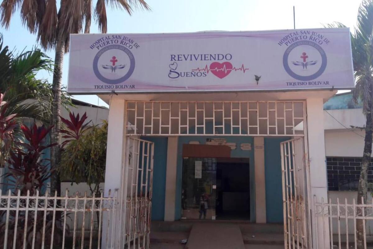 En paro trabajadores de hospital de Tiquisio