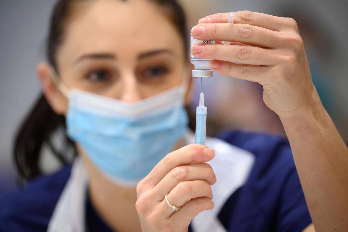 La “superinmunidad” que se genera luego del contagio en personas vacunadas