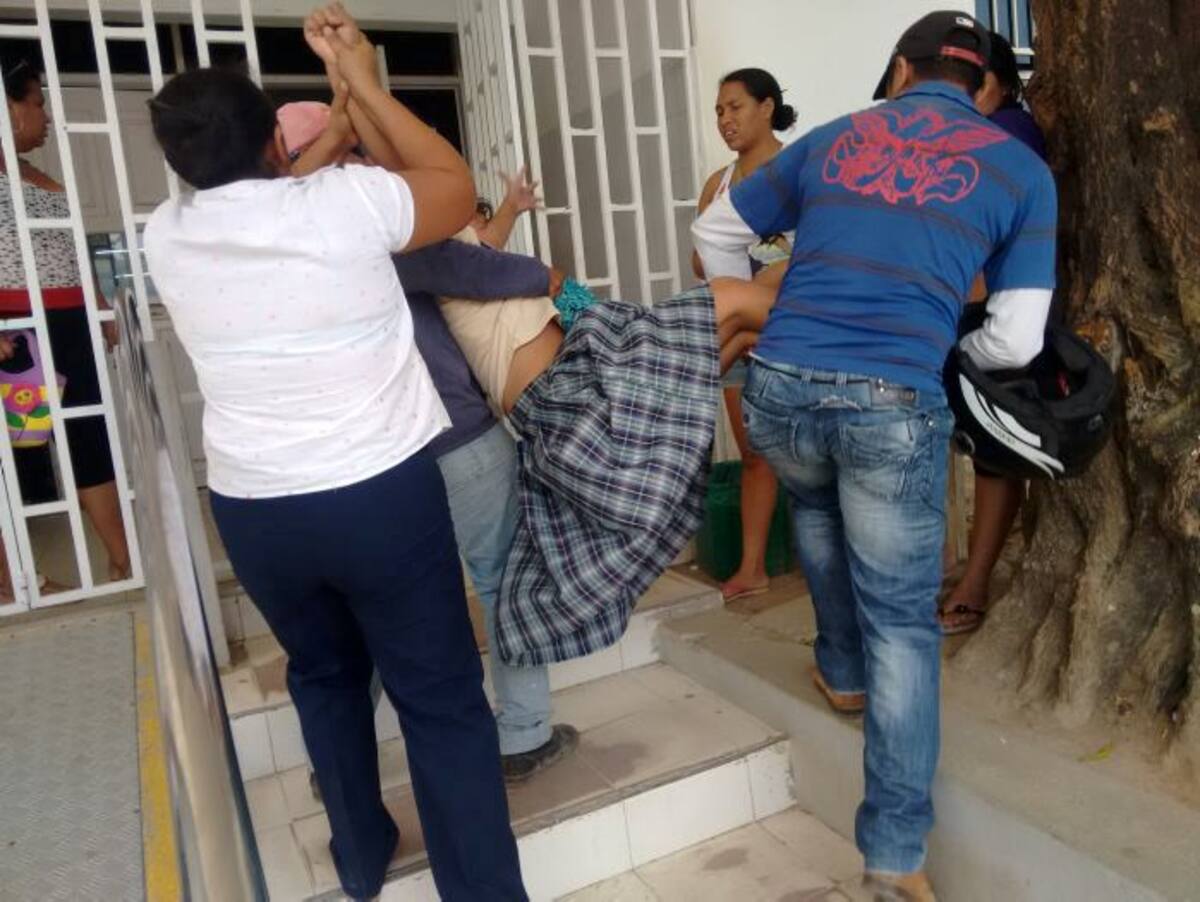 Desde el año 2014, más de 600 niñas han presentado desmayos, rigidez y otros síntomas. Archivo