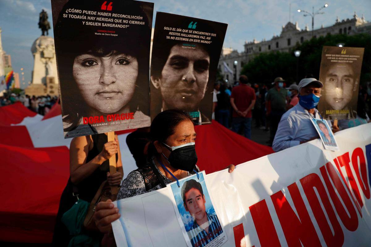 Al grito de “indulto es insulto”, ciudadanos rechazan liberación de Fujimori