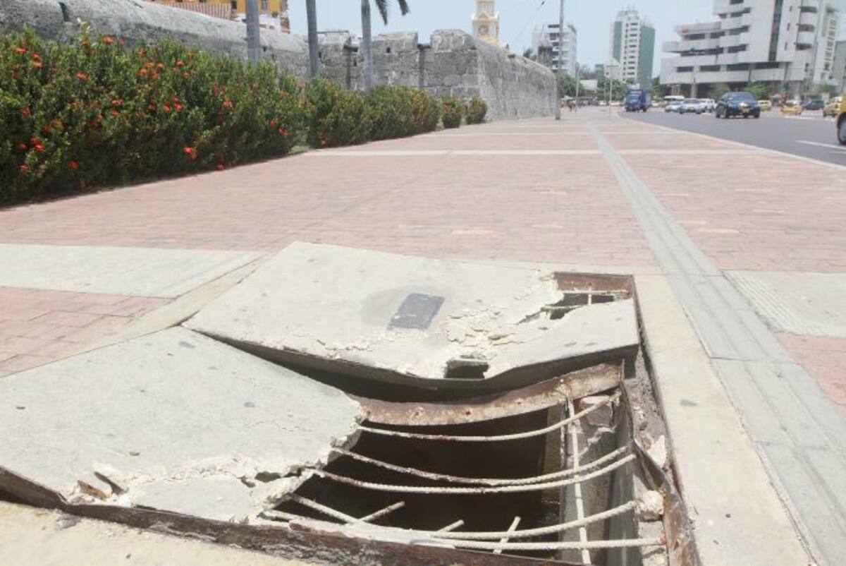 El Distrito reacciona ante quejas por el mal estado de andenes cuyos responsables son las empresas de servicios públicos. JULIO CASTAÑO - EL UNIVERSAL