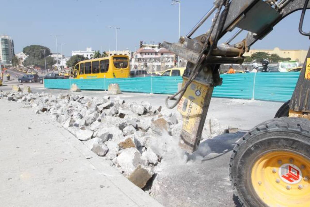 Las obras de Transcaribe entre el Pie de la Popa y Puerto Duro llevan un año y medio en ejecución y se espera que terminen en marzo de este año. JULIO CASTAÑO BELTRÁN - EL UNIVERSAL