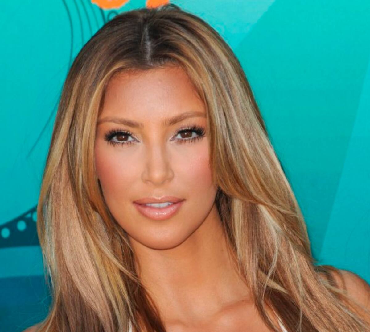 La imagen, de 2009, muestra un cambio importante en el estilo de Kardashian.