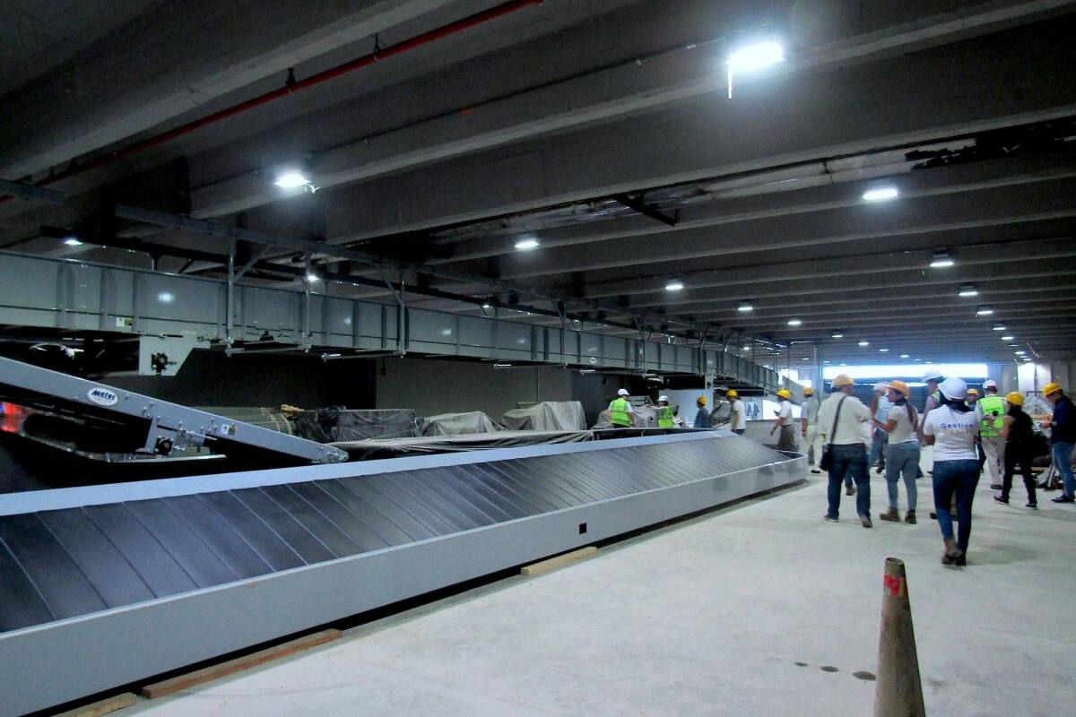 Muestran avances de las obras del aeropuerto Ernesto Cortissoz