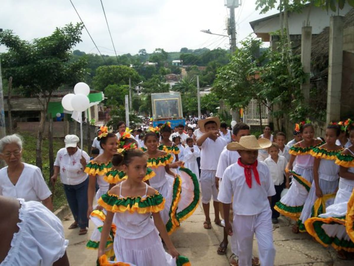 Grupos folclóricos recibieron a la Virgen de Chiquinquirá. Atilano Meza/Corresponsal El Universal