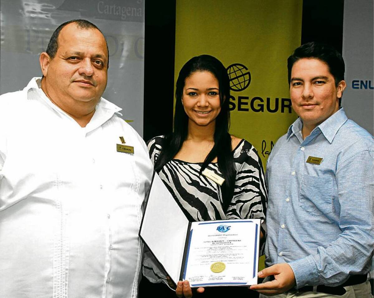 Carlos Paz, Vanessa Bossio e Iván Reyes.