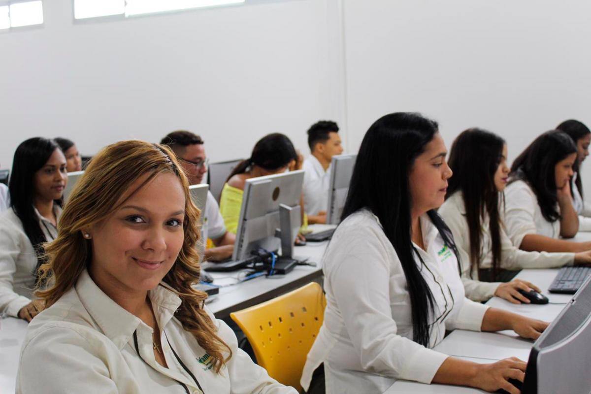 Estudiantes del Centros de Capacitación Comfamiliar. // Cortesía.