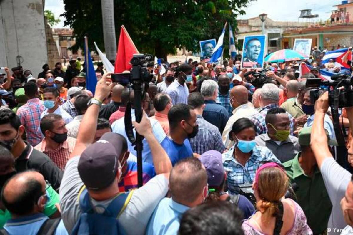 El malestar por la pandemia desata inédita protesta antigubernamental en Cuba