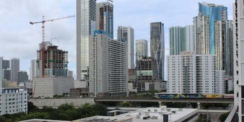 Colombianos lideran compra de vivienda en Florida por incertidumbre electoral