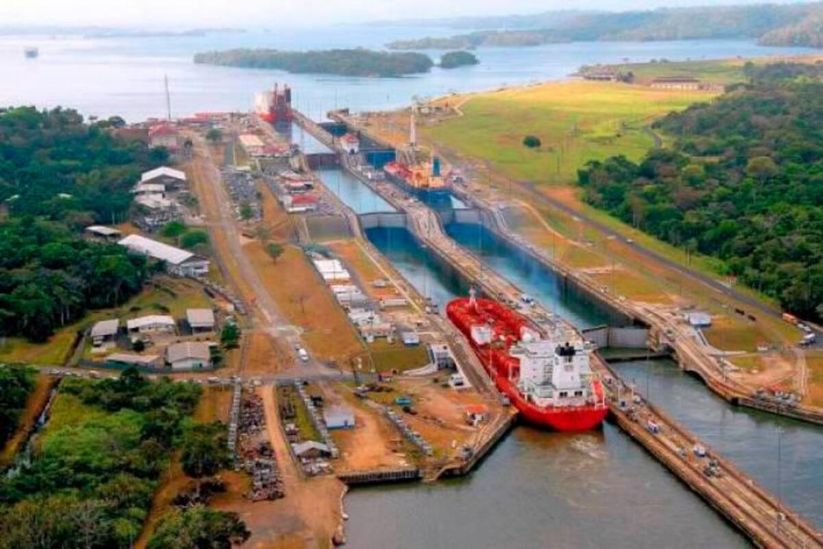 Hay más de 200 buques atrapados en el Canal de Panamá