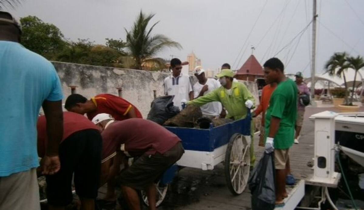 La gente sigue enchando muchos desechos sólidos al mar, tal como lo evidencian los resultados de una jornada limpieza submarina realizada en Manga.