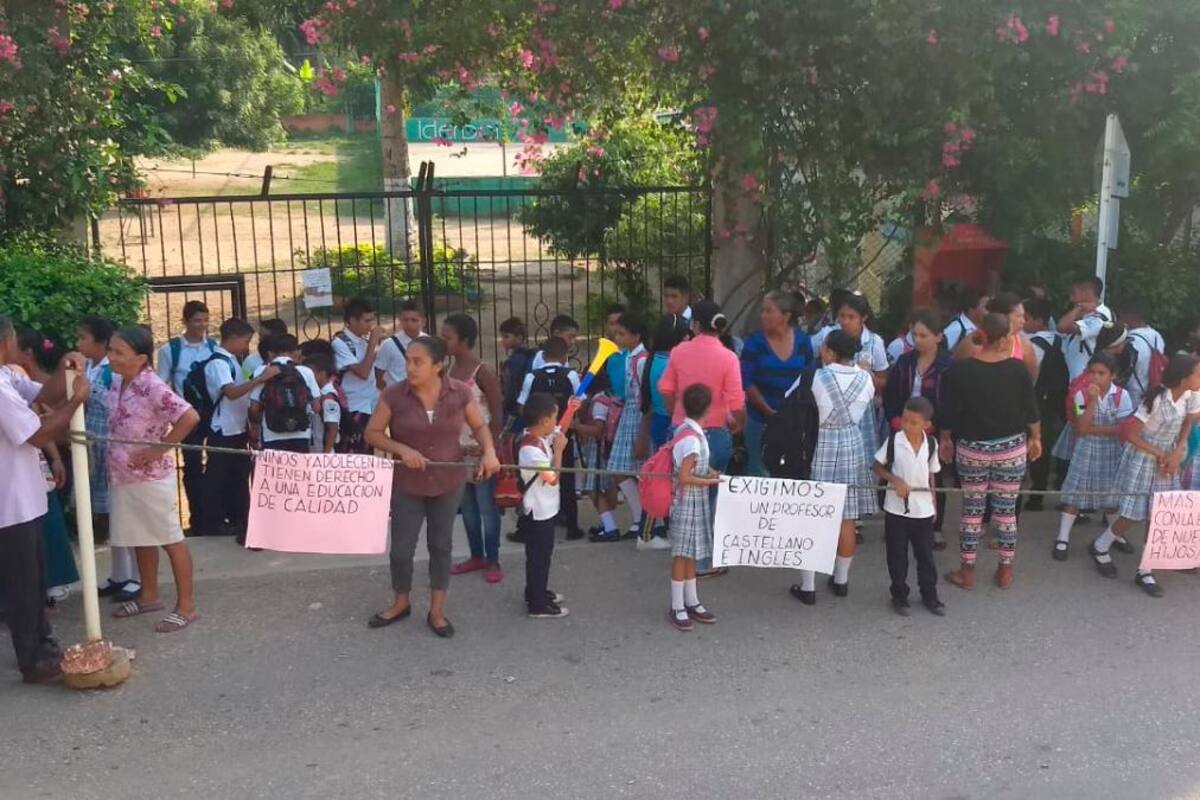 Protestan para exigir docentes, infraestructura y transporte escolar