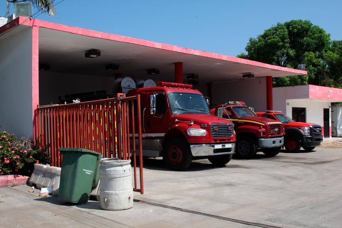 Bomberos, tres contratos por $15 millones y una cena que al parecer no se sirvió