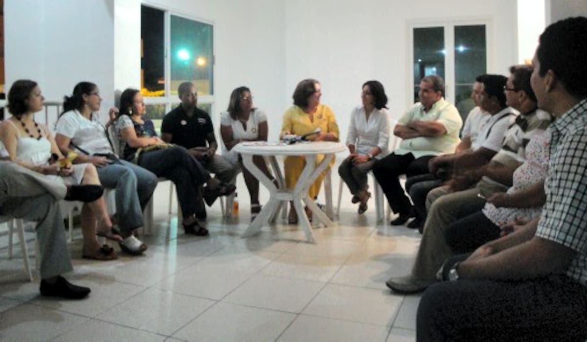 Representantes de colonias de Ovejas y Corozal se reúnen con Silvana y Rosario, aspirantes a la alcaldía de Cartagena y Gobernación de Bolívar, respectivamente.. CORTESIA