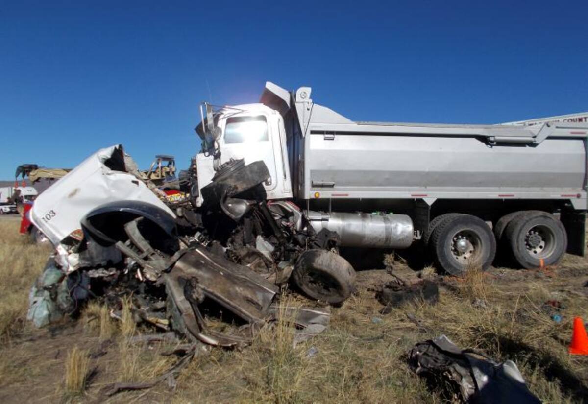 La Patrulla de Caminos informó que antes del accidente otro automovilista había avisado que el camión de basura circulaba en forma errática. AP