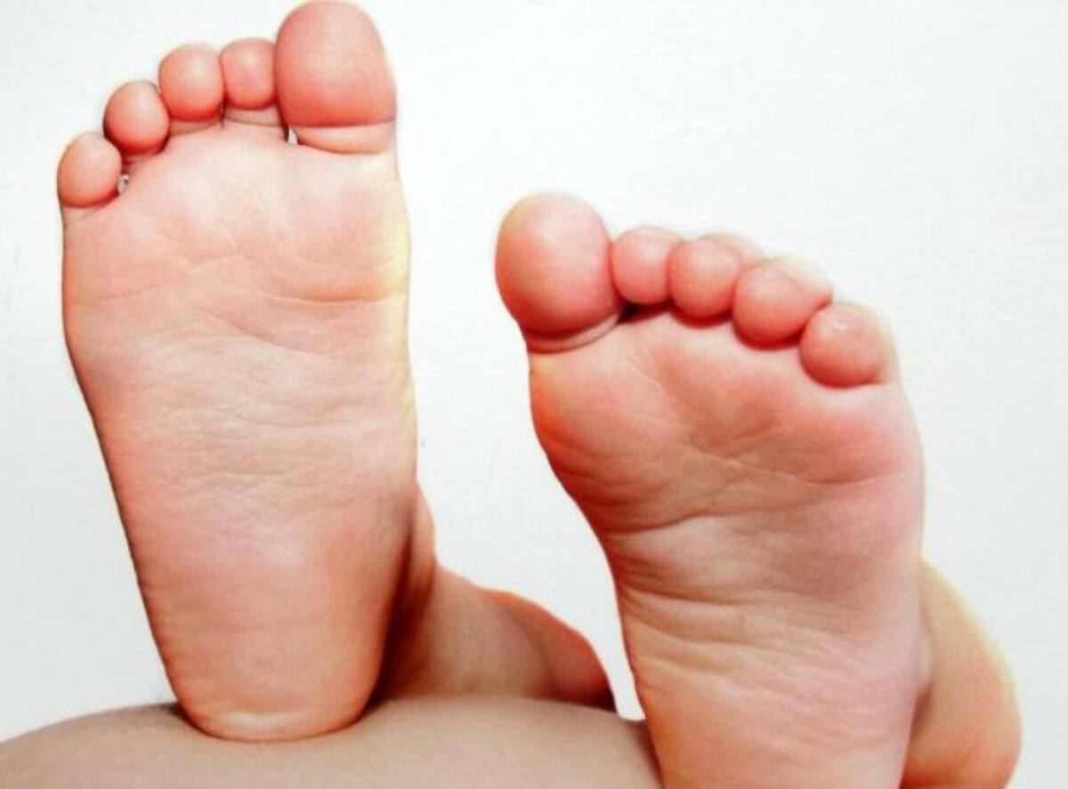 El bebé, una niña, fue comprada por 102 dólares.