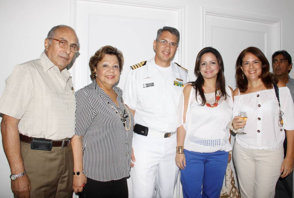 Carlos Del Castillo, Edith Ferrer de Del Castillo, el director del Hospital Naval Carlos Del Castillo Ferrer, María Eugenia Delgado y Claudia Ardila. fotos Zenia Valdelamar/El Universal/