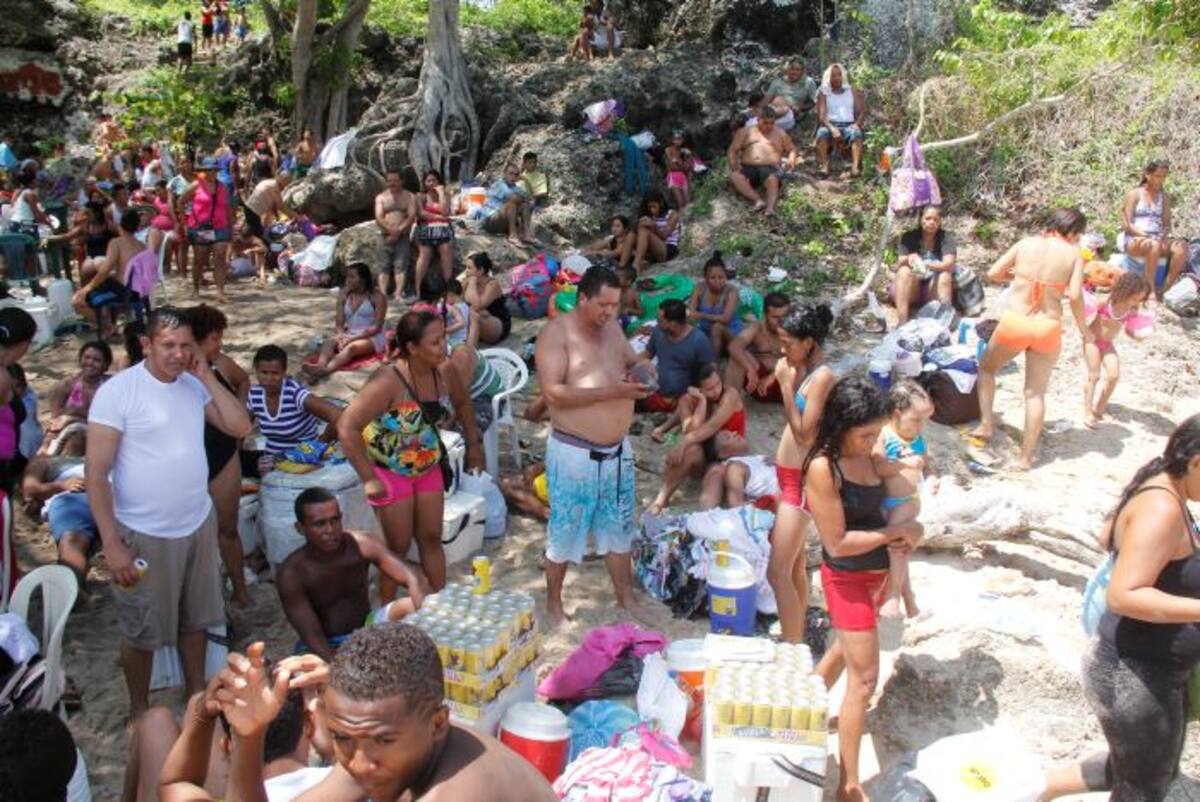 Son 4.500 personas la capacidad máxima del ecosistema en esta playa, con la apertura del puente Pasacaballos-Barú más personas llegan diariamente a la playa. KALLINE GIRALDO-EL UNIVERSAL