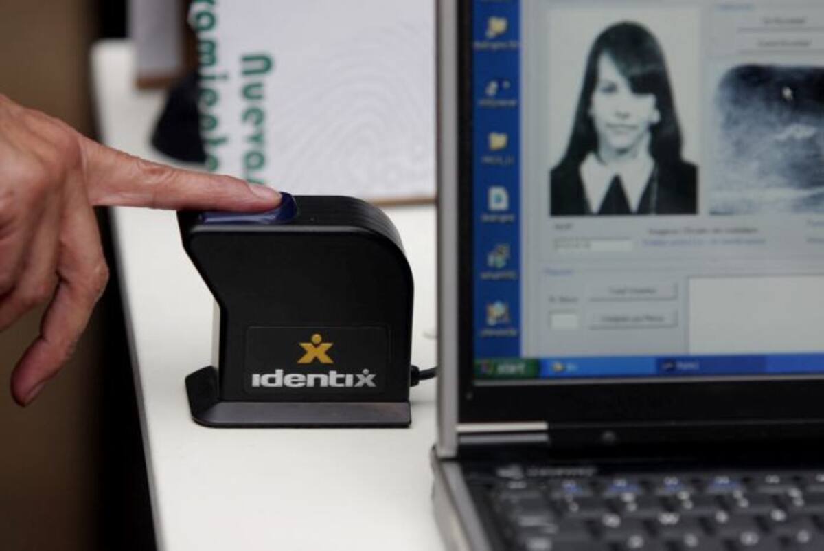 La Registraduría adquirió 700 dispositivos biométricos, para la verificación de la huella dactilar, medida electrónica que evita el uso de la tinta y el papel, en cumplimiento de la Ley Antitrámites. Colprensa