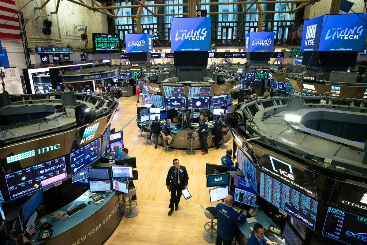Wall Street abre en alza, recuperando algo del terreno perdido el viernes