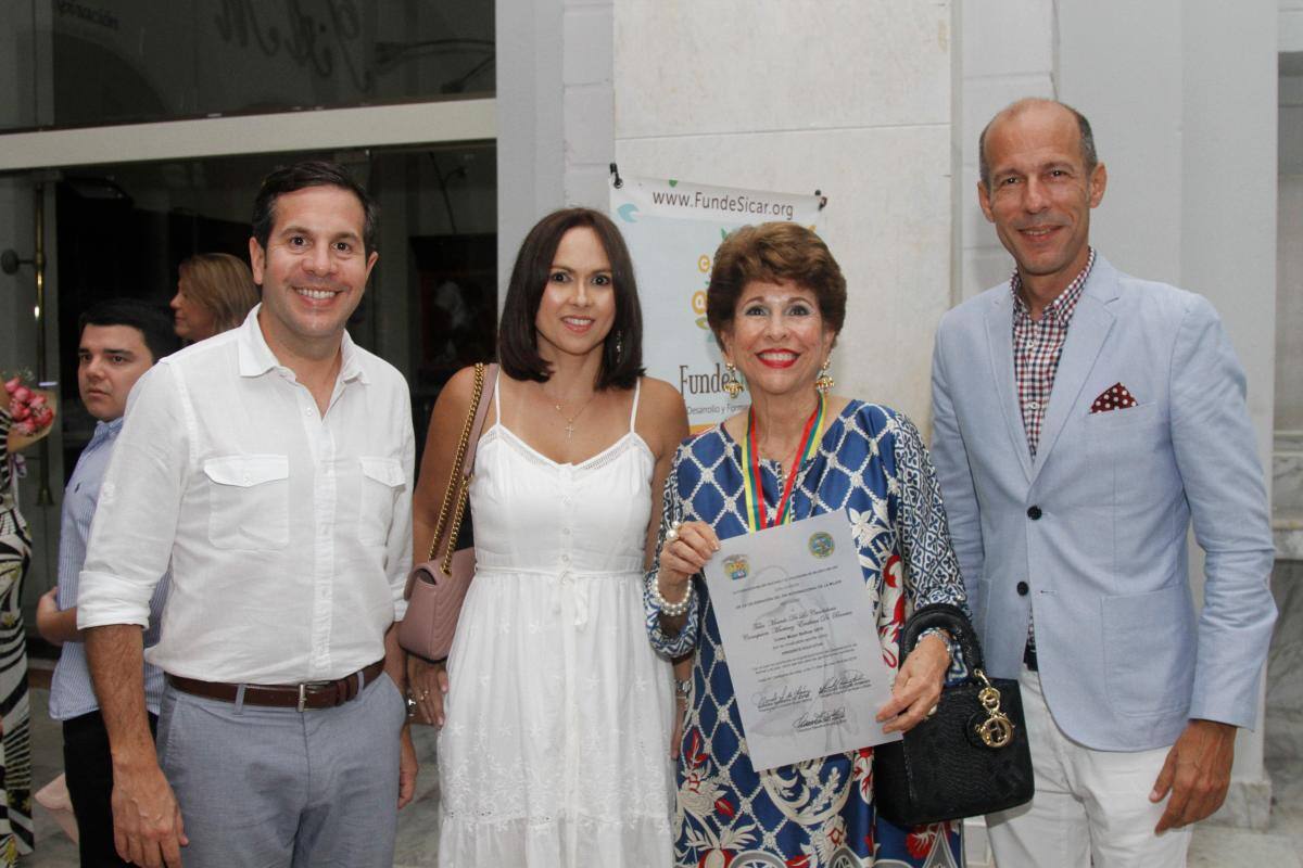 Roberto Barrios, Vicky Morales, Prince Martínez y Rodrigo Barrios.