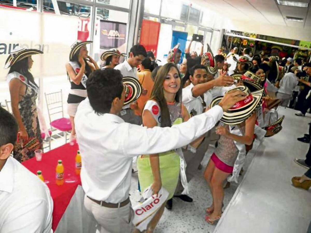 El porro y el fandango hicieron bailar a las candidatas.