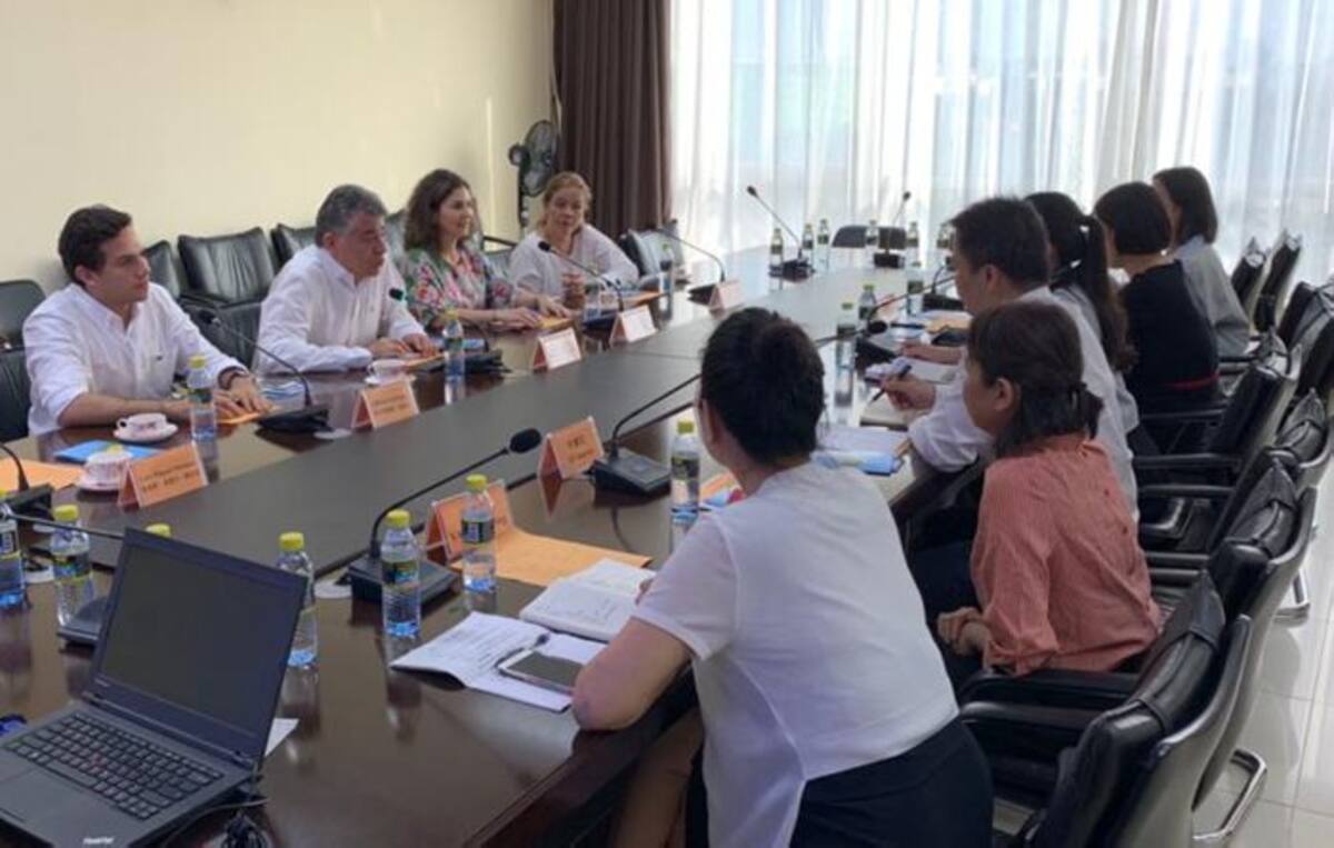 Mesa de trabajo de delegación sucreña con representantes del gobierno de Hainan (China). CORTESÍA