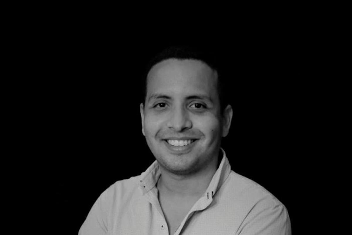 Periodista de El Universal ganó premio literario en Argentina
