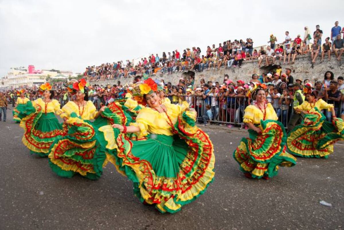 En las fiestas de la Independencia de Cartagena, habitantes locales y visitantes participaron en orden y sin agresiones. AROLDO MESTRE