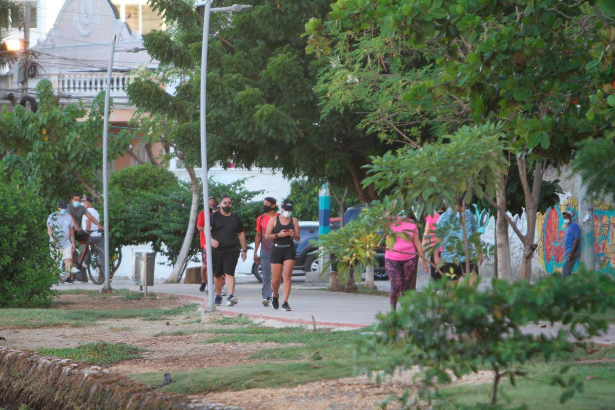 Paseo peatonal de Manga, lleno y sin distanciamiento