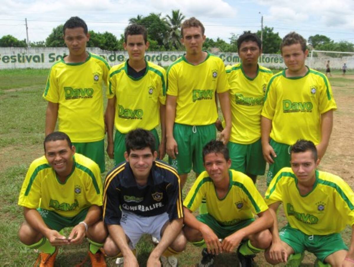 Equipo de Guayabal que participa en el Torneo de Fútbol, Copa Davo Pastrana en Sahagún.