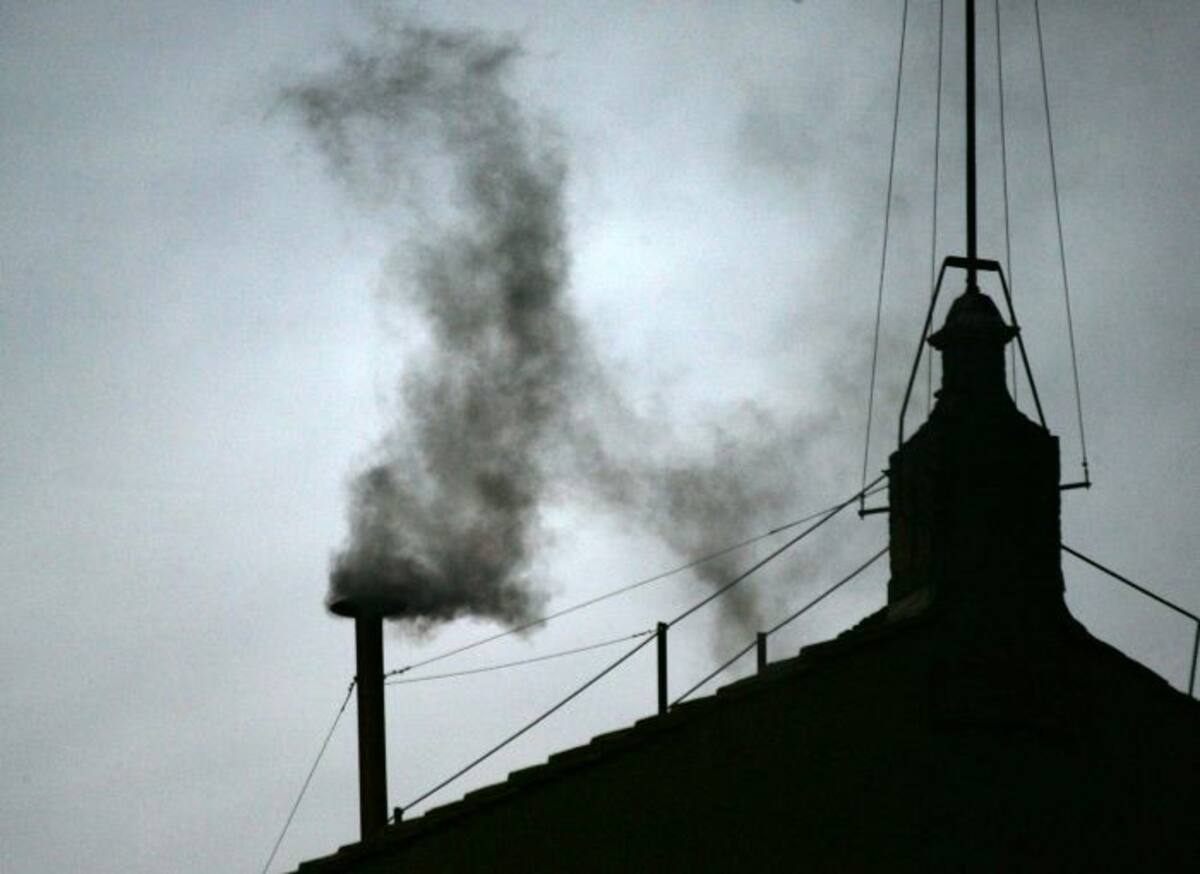 De la Capilla Sixtina es que sale humo blanco cuando los cardenales eligen al Papa. ARCHIVO