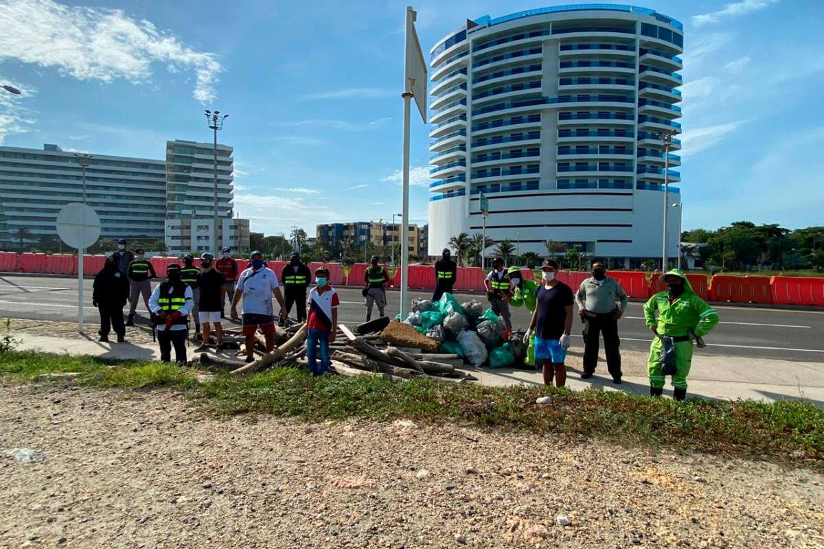 En fotos: autoridades ambientales lideran jornada de limpieza en playas