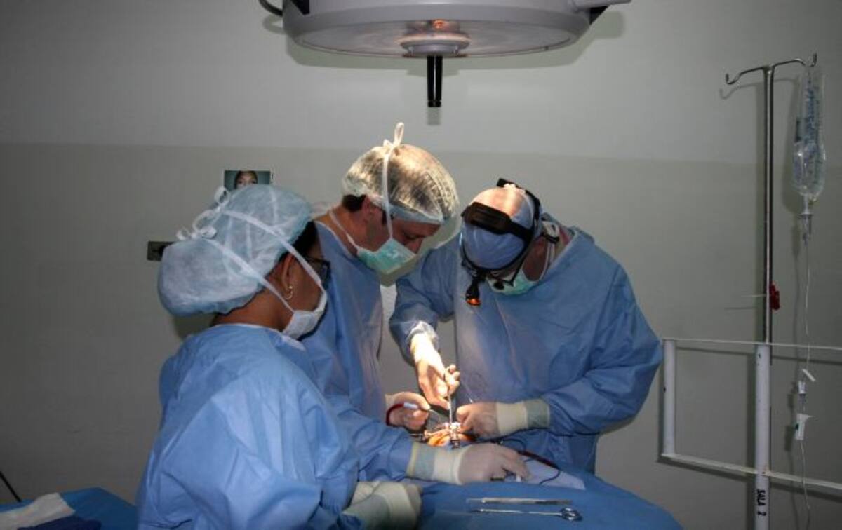 Además de “dormir” a los pacientes, los anestesiólogos diagnostican y tratan cualquier problema o incidente médico que ocurra durante o después de la intervención. ARCHIVO