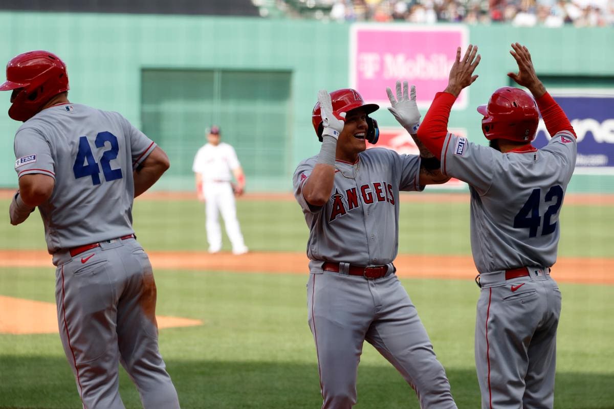 Urshela sacude grand slam, pero Angelinos vuelve a caer