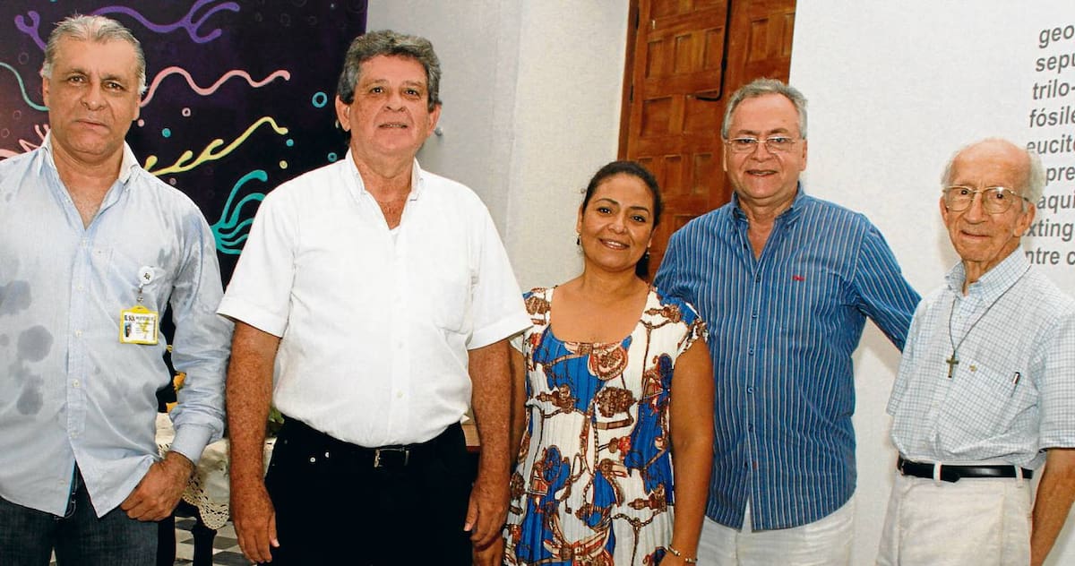 Eddy Henríquez, Raúl Porto, Dione Isabel Astudillo, Rafael Martínez y el padre Fabio Aristizábal.
