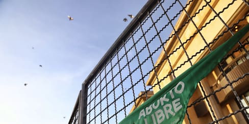 Aborto en Colombia: el debate sobre la maternidad que queda fuera de la discusión