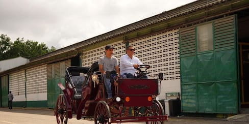 Dumek Turbay presenta los primeros coches eléctricos en Cartagena