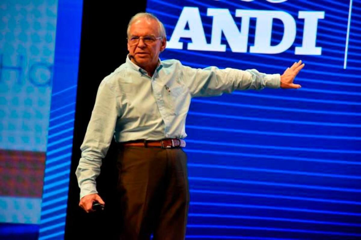 Minhacienda asegura que la gasolina seguirá subiendo durante otros tres meses