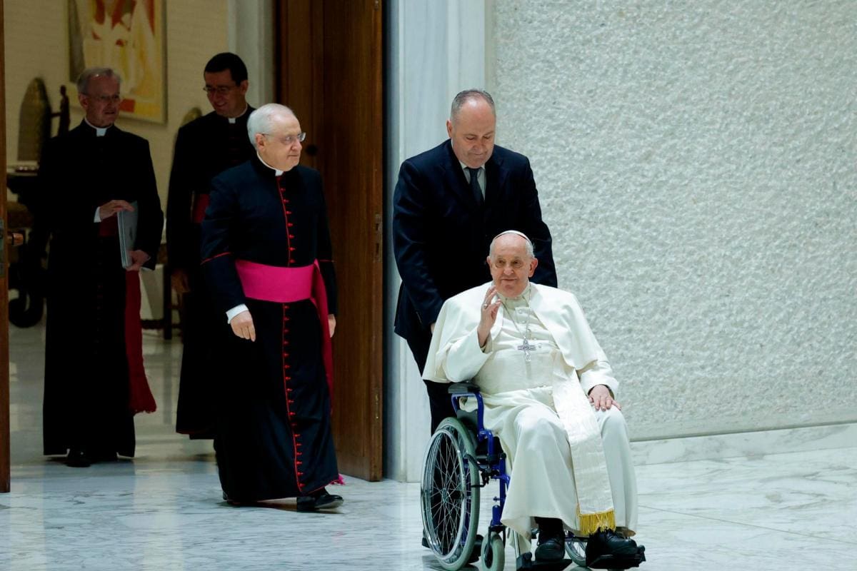 El papa Francisco se realizó pruebas diagnosticas por gripe que lo aqueja