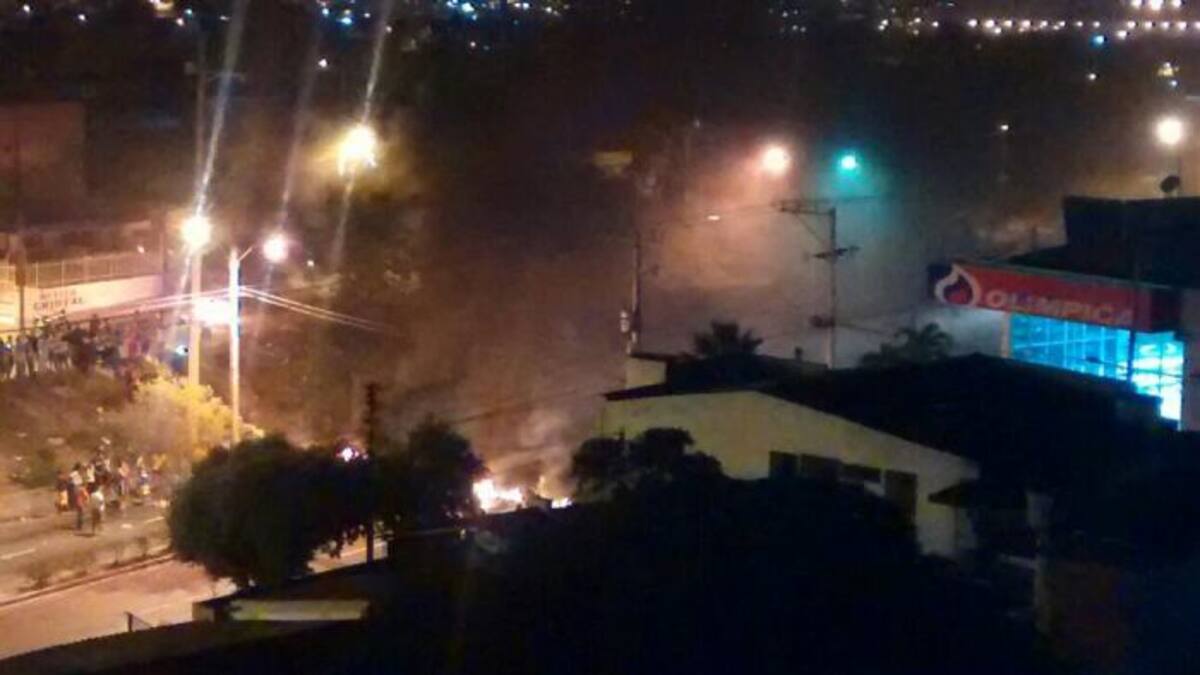 Imagen del bloqueo desde el barrio Alto Bosque. Cortesía @JoceMartinex