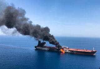 Atacan dos buques cargueros en el estrecho de Ormuz