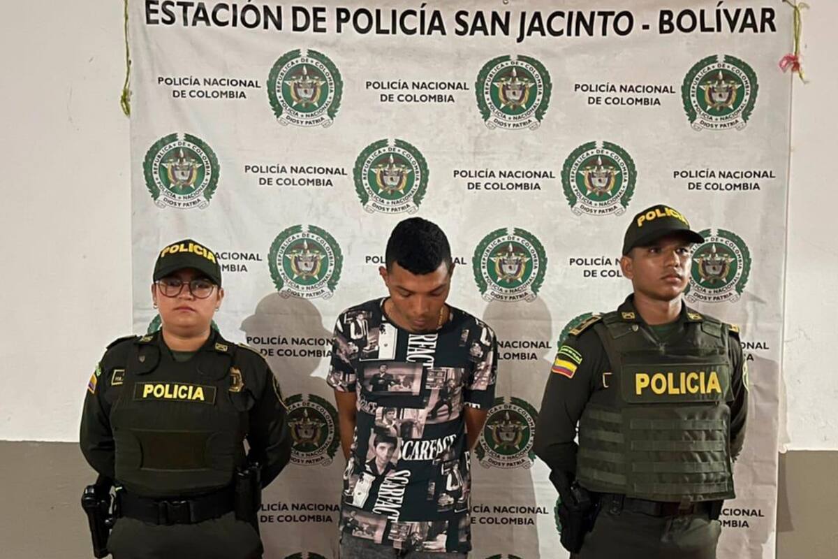 Policía lo captura cuando acuchillaba a su mujer: lo mandaron a la cárcel