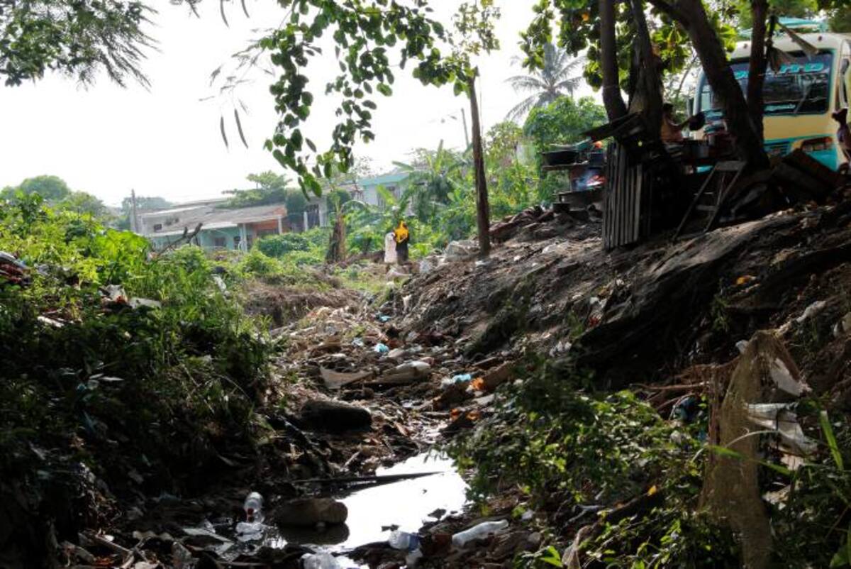 Los habitantes de los barrios aledaños están solicitando la ampliación y pavimentación del canal. Erica Otero Brito- El Universal