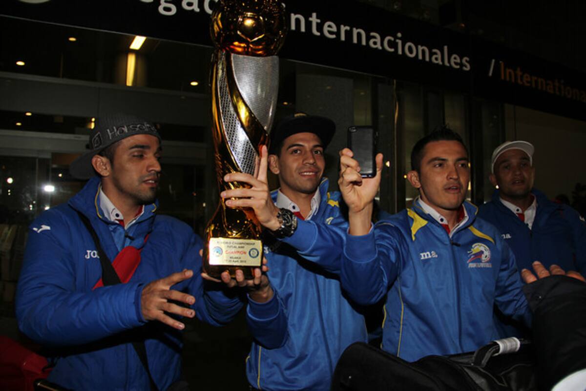 Llegada de la selección Colombia de fútbol de salón al país. COLPRENSA