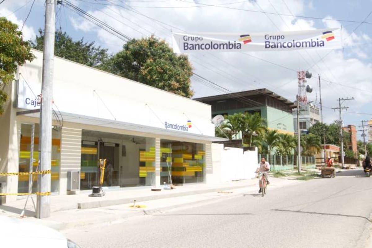Nueva oficina de Bancolombia, en la Calle Real de Arjona, norte de Bolívar. JULIO CASTAÑO - EL UNIVERSAL