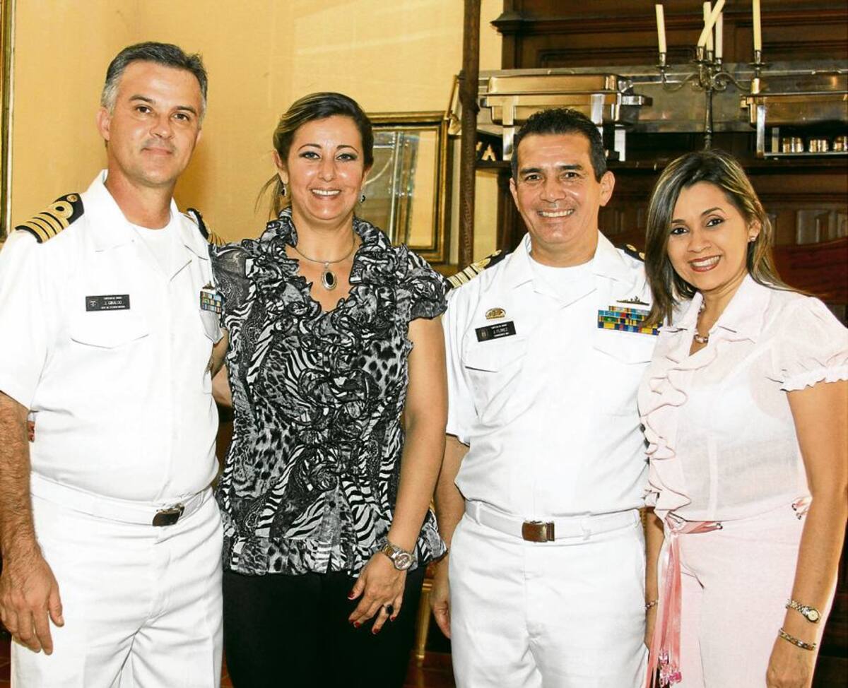 Capitán John Giraldo, Zoraida Álvarez, John Carlos Flórez y Ana Teresa de Flórez.