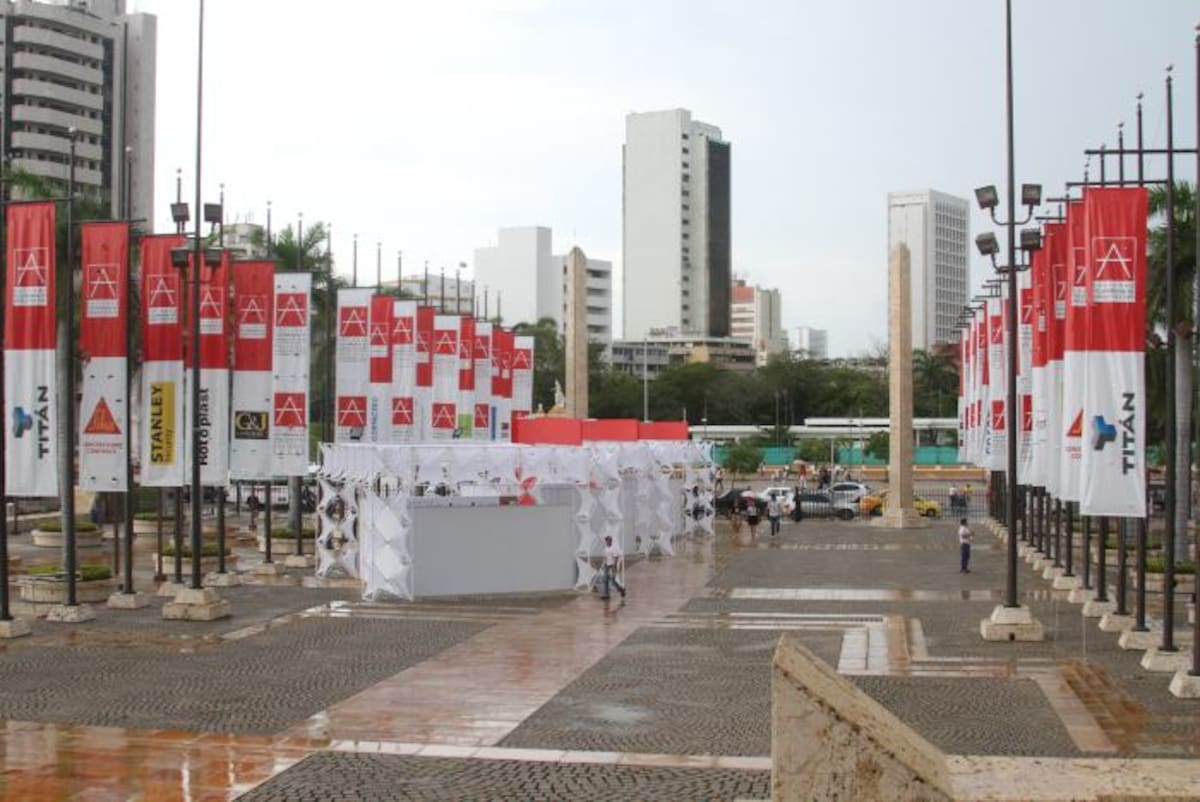 Patio de Banderas, sitio de la muestra comercial. Maruja Parra - El Universal.