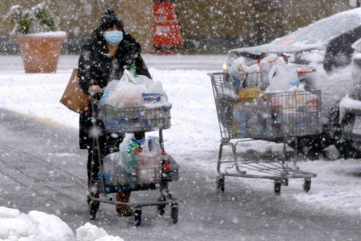 Dos muertos, miles sin electricidad y vuelos cancelados en EE. UU. por tormenta
